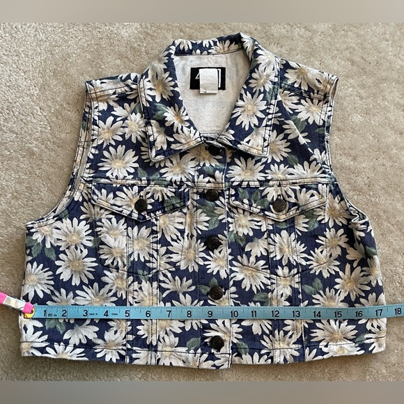Vintage - 4 to 1 Denim Daisy Set - Vest - Medium /  Shorts - Size 7 - Picture 7 of 10
